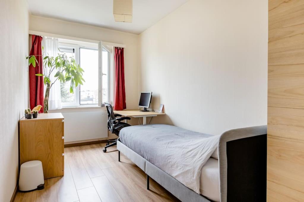 Digital Nomad Station - Bedroom With Desk Nearby Station And Parking Antwerpen Kültér fotó